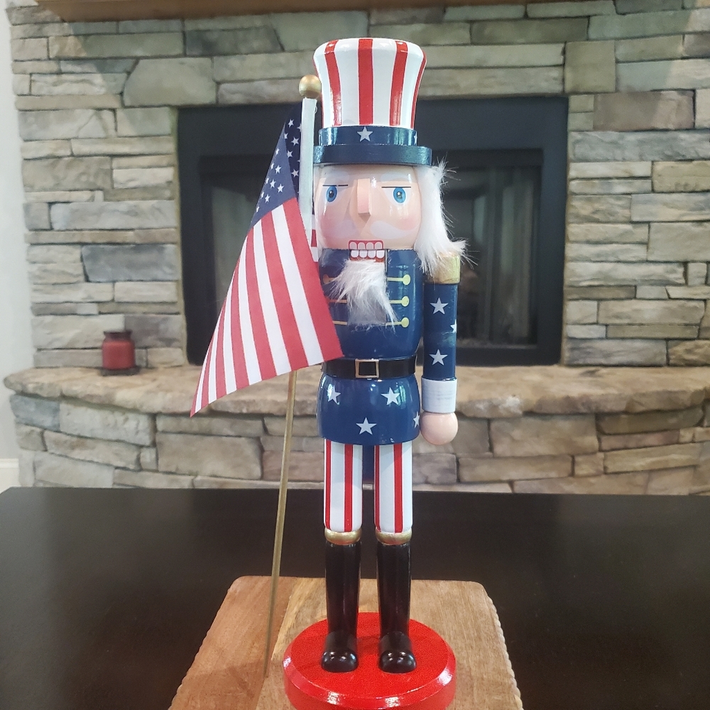 Gorgeous Patriotic Nutcracker-NWT